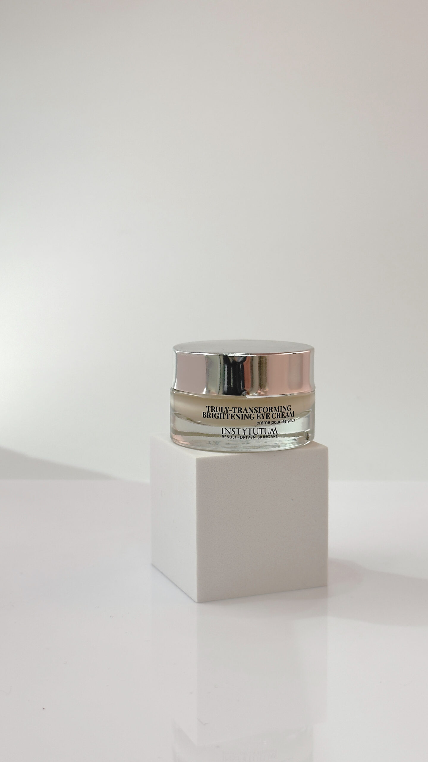 КРЕМ НАВКОЛО ОЧЕЙ TRULY-TRANSFORMING BRIGHTENING EYE CREAM
